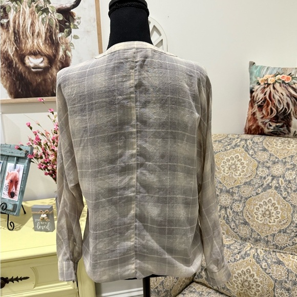 LOFT Gray Plaid Button Down Shirt - Picture 4 of 6